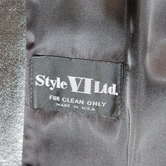 Style VI Faux Fur Vest Womens XL Black Gray Chevron Pattern Toggle Button - Picture 4 of 8